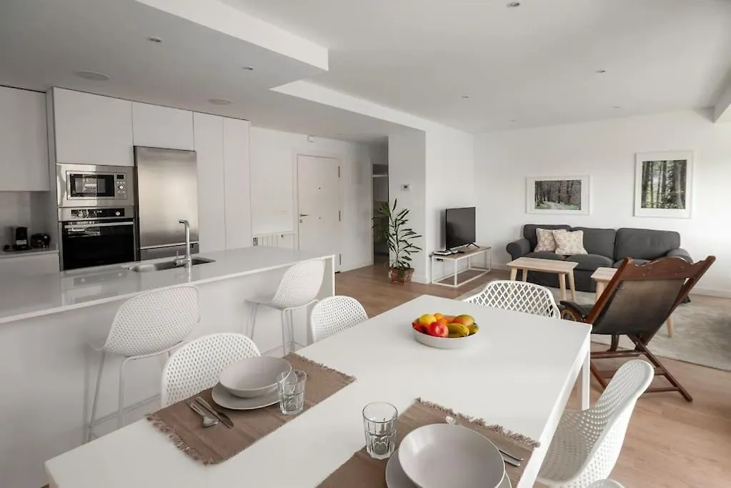 Bright Apartment With A/C, Parking Optional サン・セバスティアン